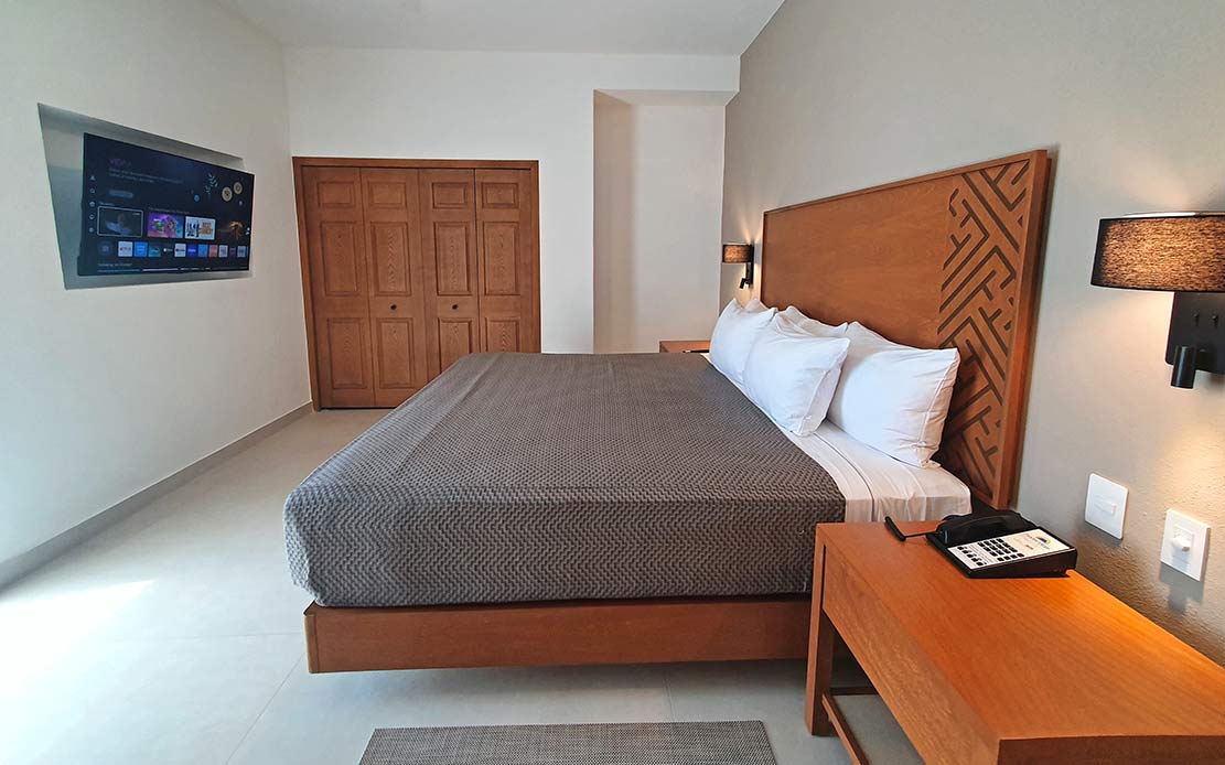 PARADISE VILLAGE RESORTS